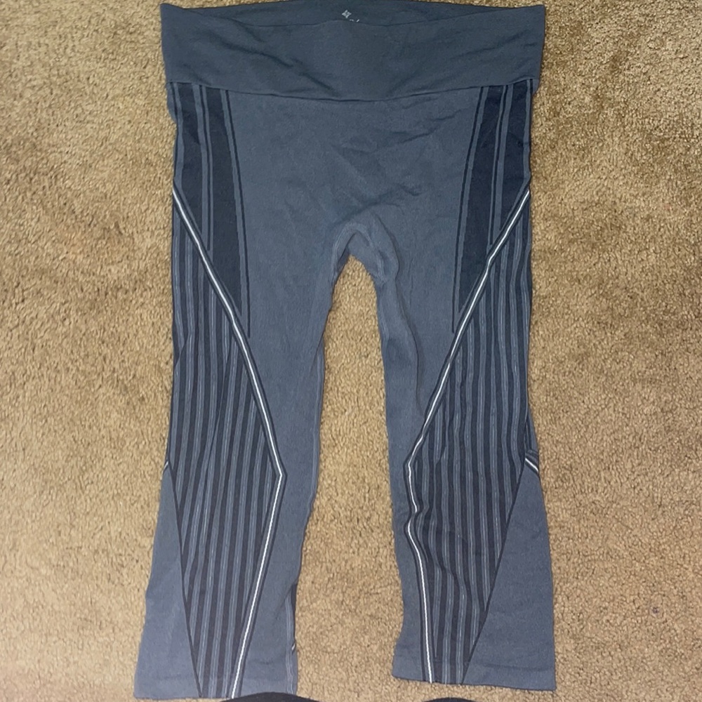 Nux grey cropped leggings